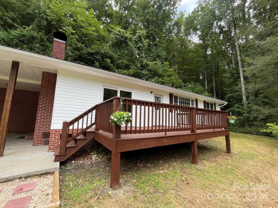 3178 Penland Rd Spruce Pine, NC 28777