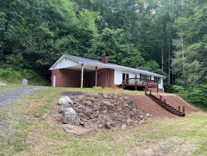 3178 Penland Rd Spruce Pine, NC 28777