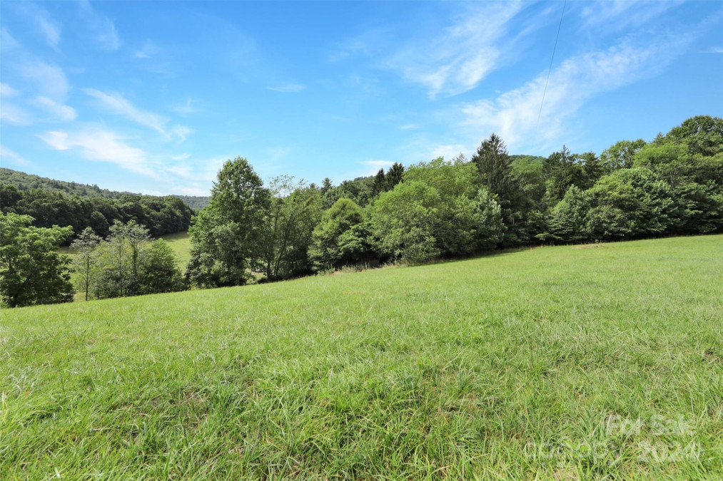 30 Leming Ln Waynesville, NC 28785