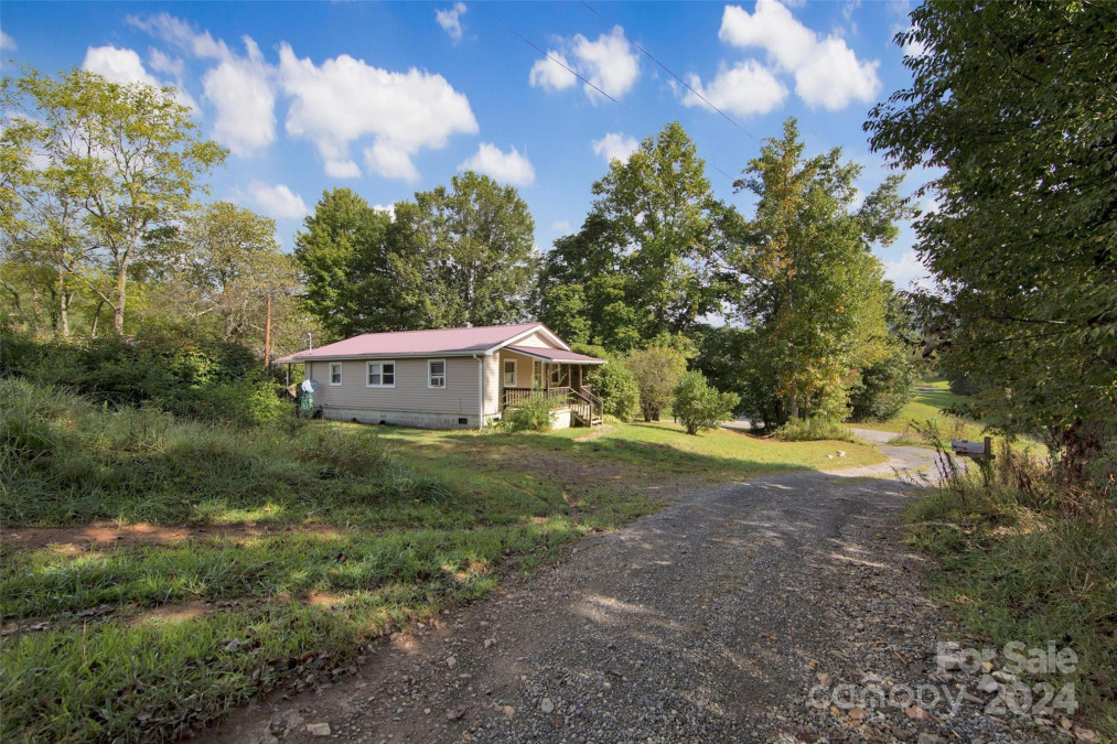 30 Leming Ln Waynesville, NC 28785