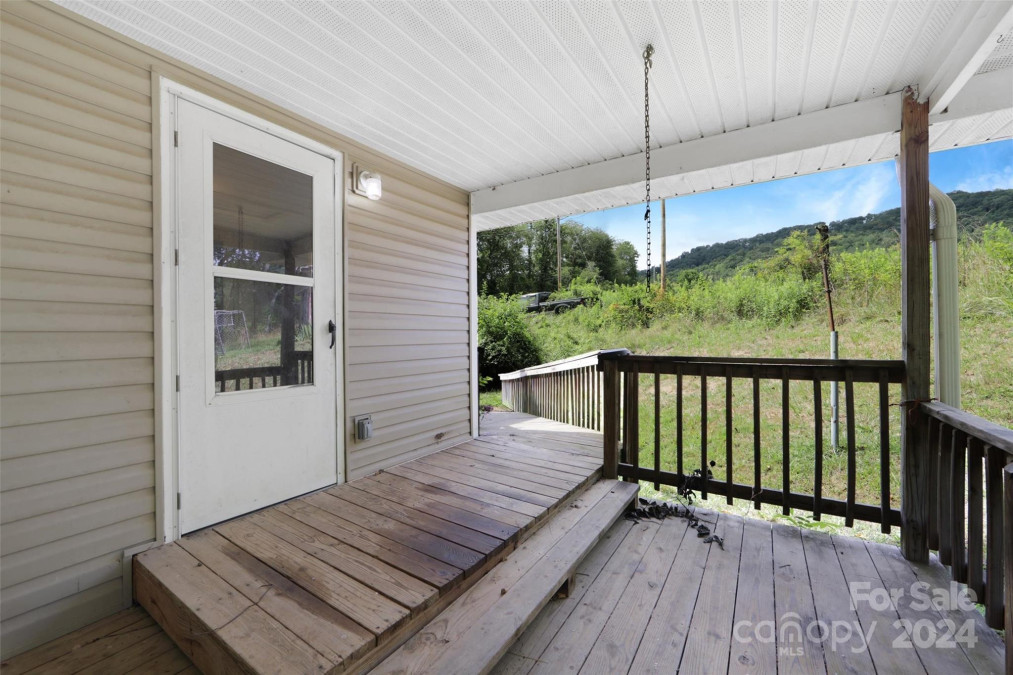 30 Leming Ln Waynesville, NC 28785