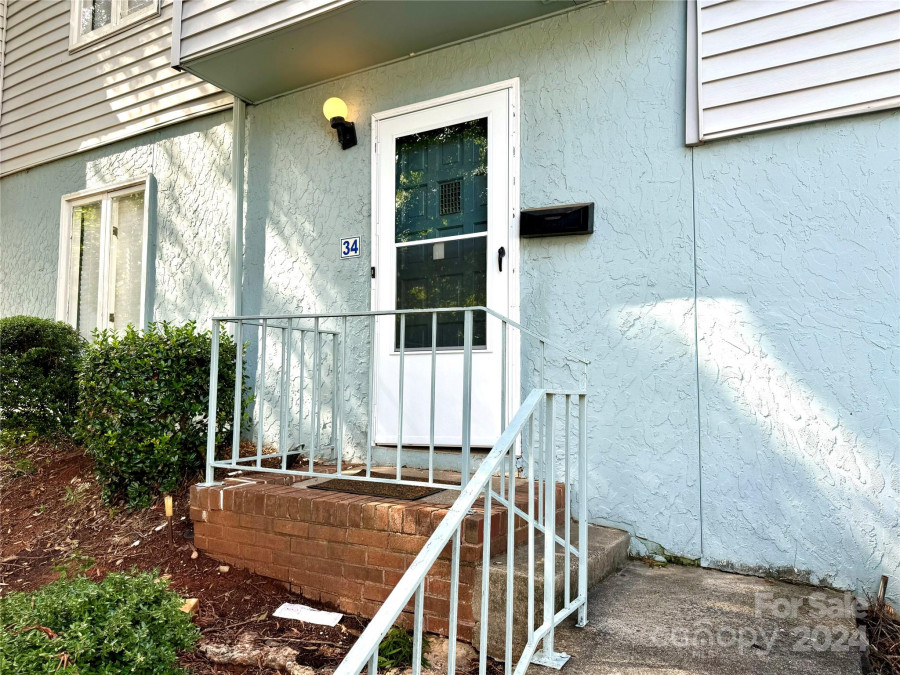 1921 Mereview Ct Charlotte, NC 28210