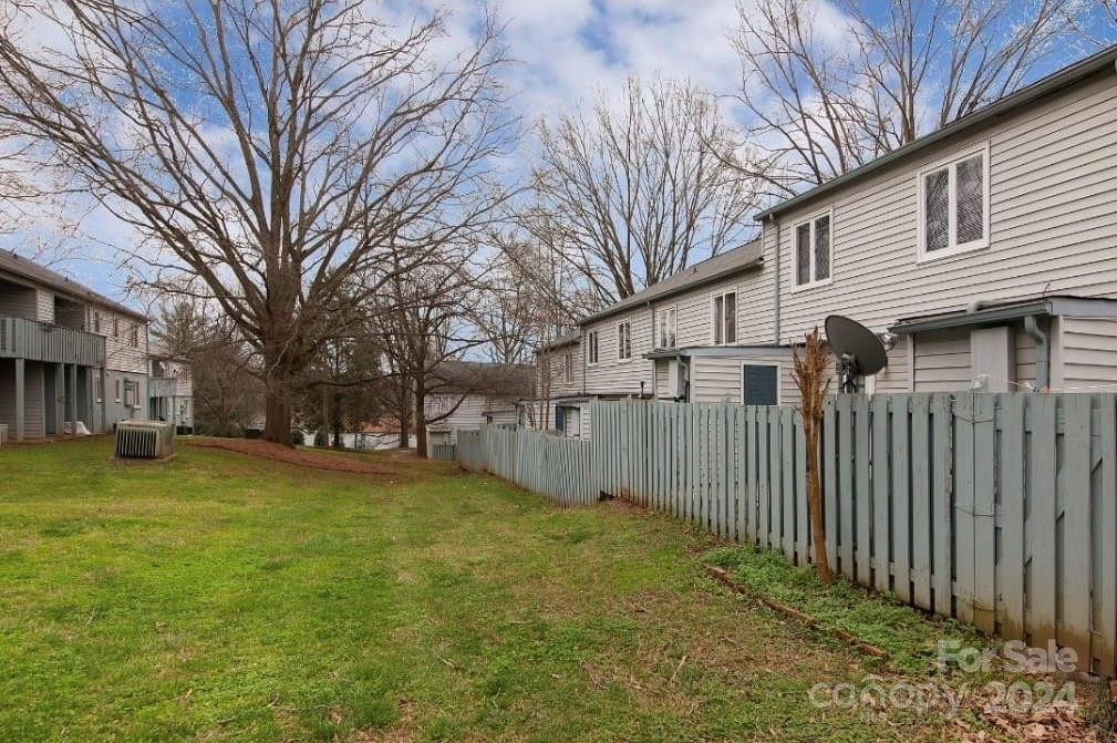 1921 Mereview Ct Charlotte, NC 28210