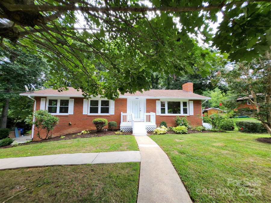 3 Barnes Rd Asheville, NC 28803