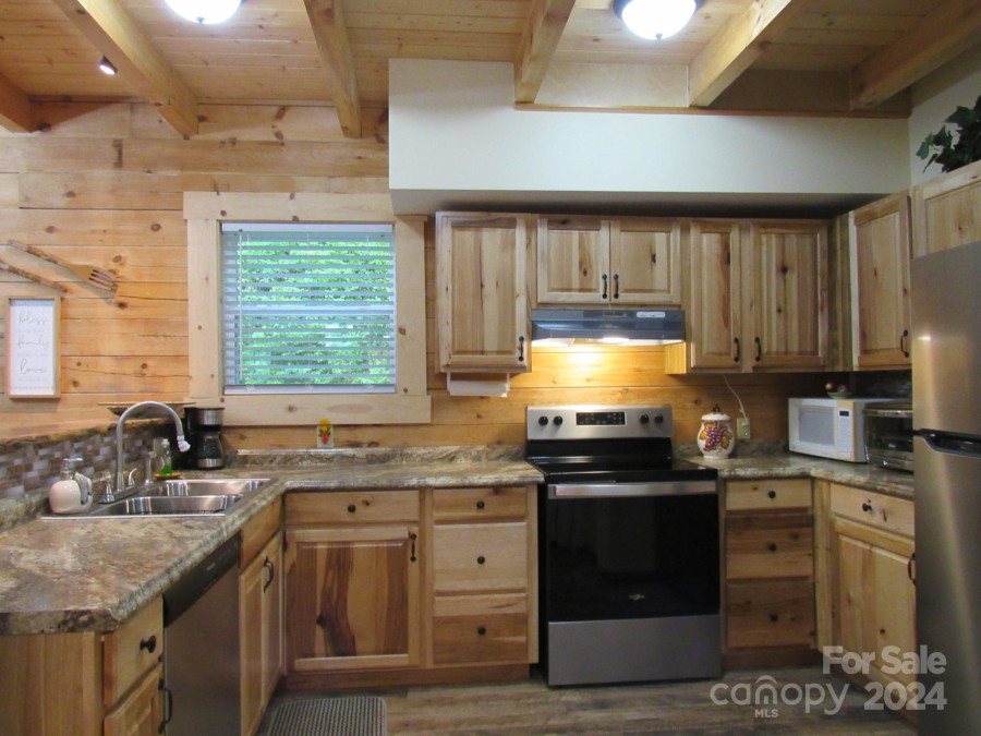 1330 Sheepback Mountain Rd Maggie Valley, NC 28751