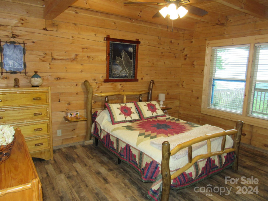 1330 Sheepback Mountain Rd Maggie Valley, NC 28751