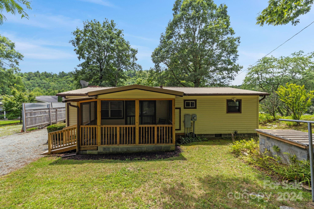 105 Corn Dr Cedar Mountain, NC 28718