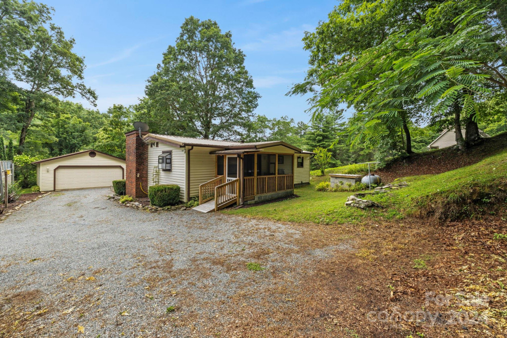 105 Corn Dr Cedar Mountain, NC 28718