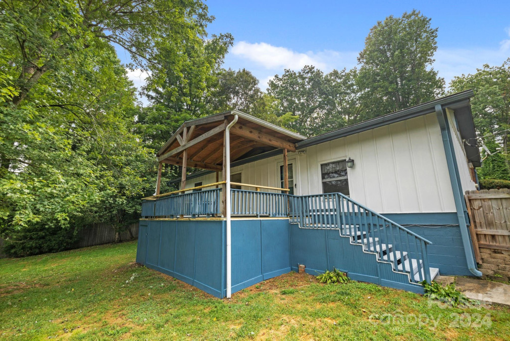 118 Loop Rd Hendersonville, NC 28792