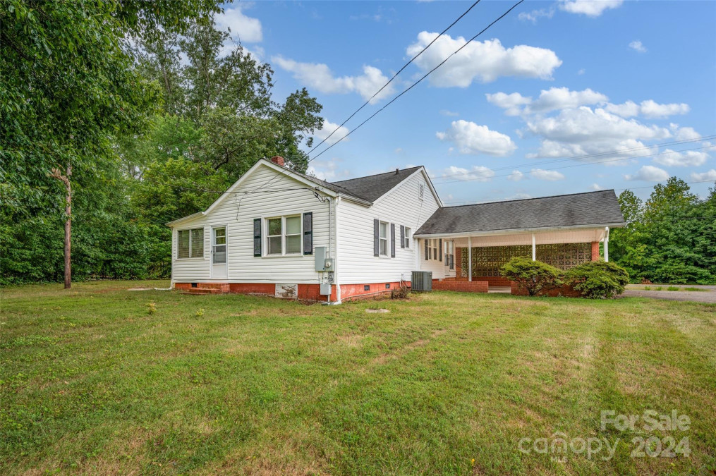 136 Sharon School Rd Statesville, NC 28677