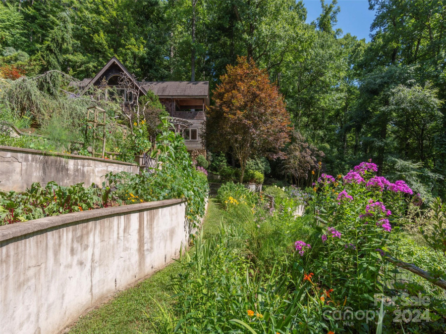 633 Upper Herron Cove Rd Asheville, NC 28804