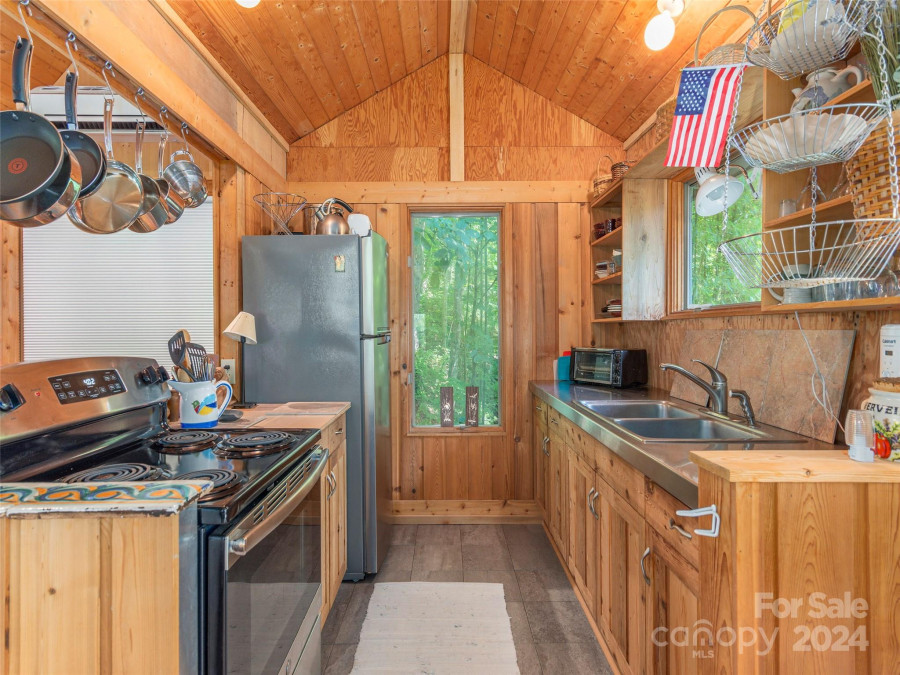 633 Upper Herron Cove Rd Asheville, NC 28804