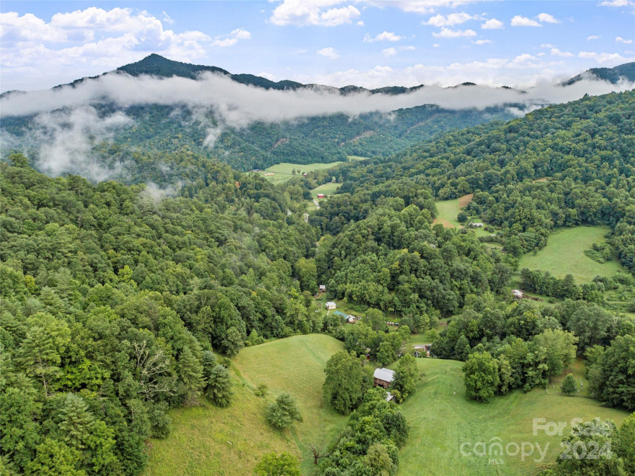 15388 Us Hwy 19 Hw Green Mountain, NC 28740