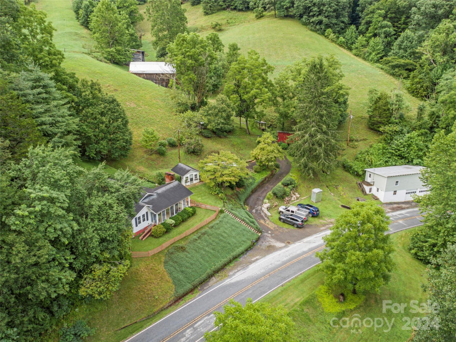 15388 Us Hwy 19 Hw Green Mountain, NC 28740