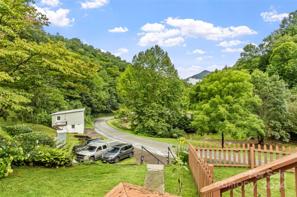 15388 Us Hwy 19 Hw Green Mountain, NC 28740