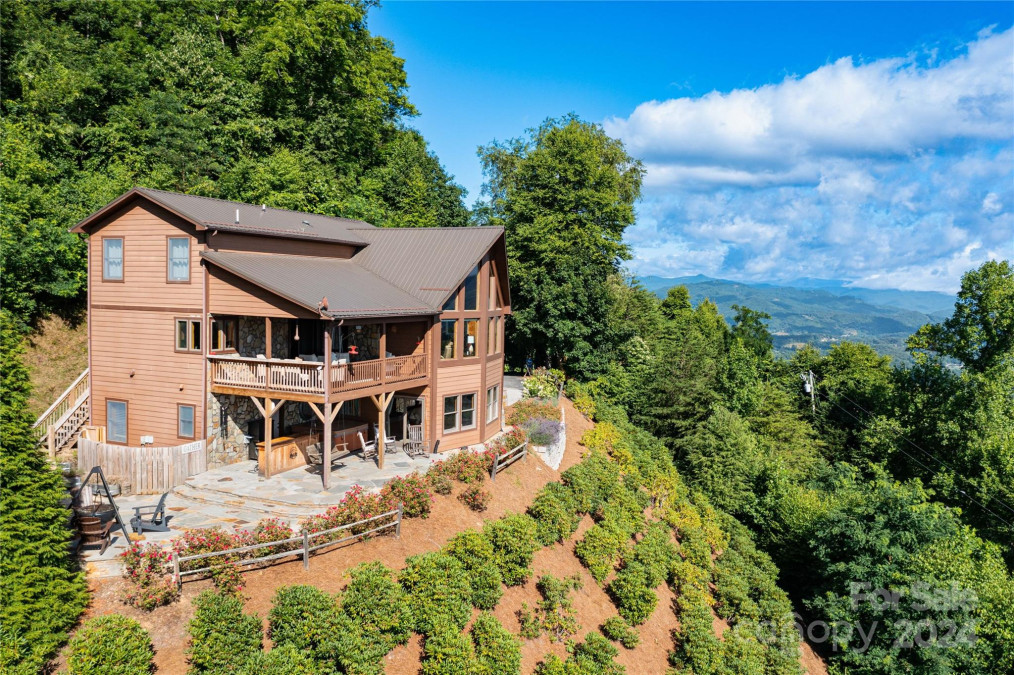 969 Cattail Ln Waynesville, NC 28786