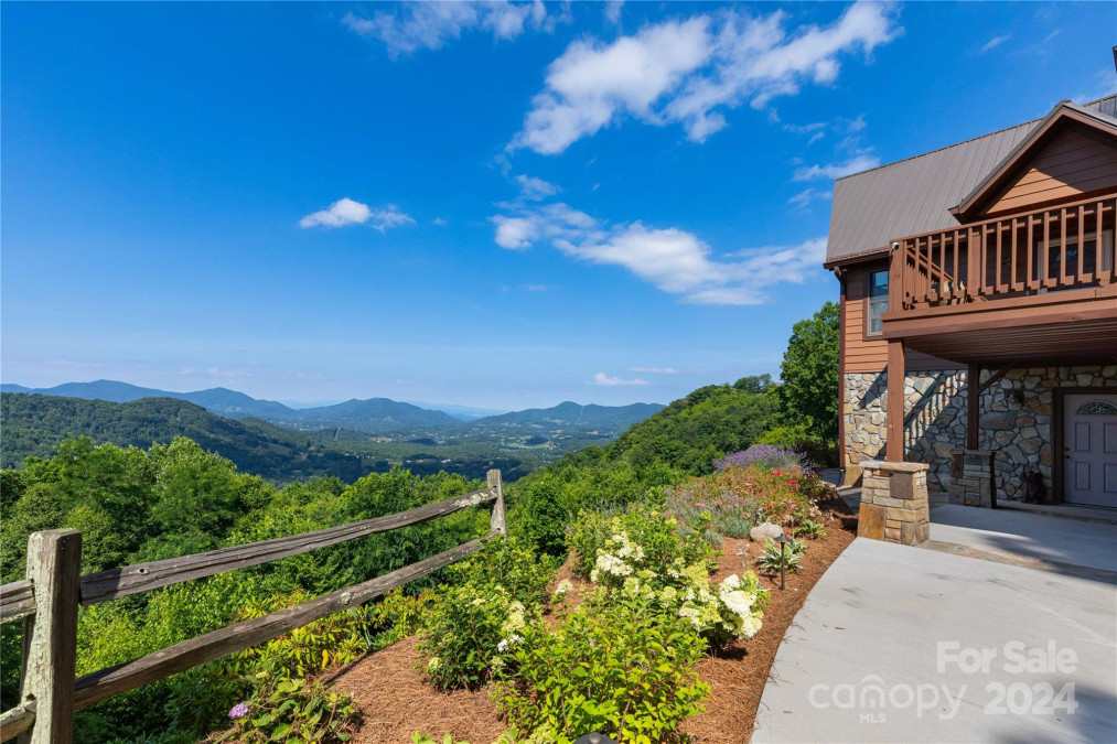 969 Cattail Ln Waynesville, NC 28786