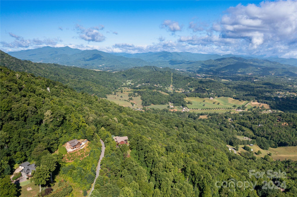 969 Cattail Ln Waynesville, NC 28786