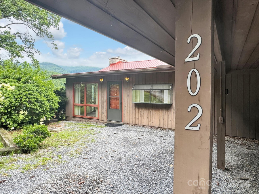 202 Sams Trl Waynesville, NC 28786