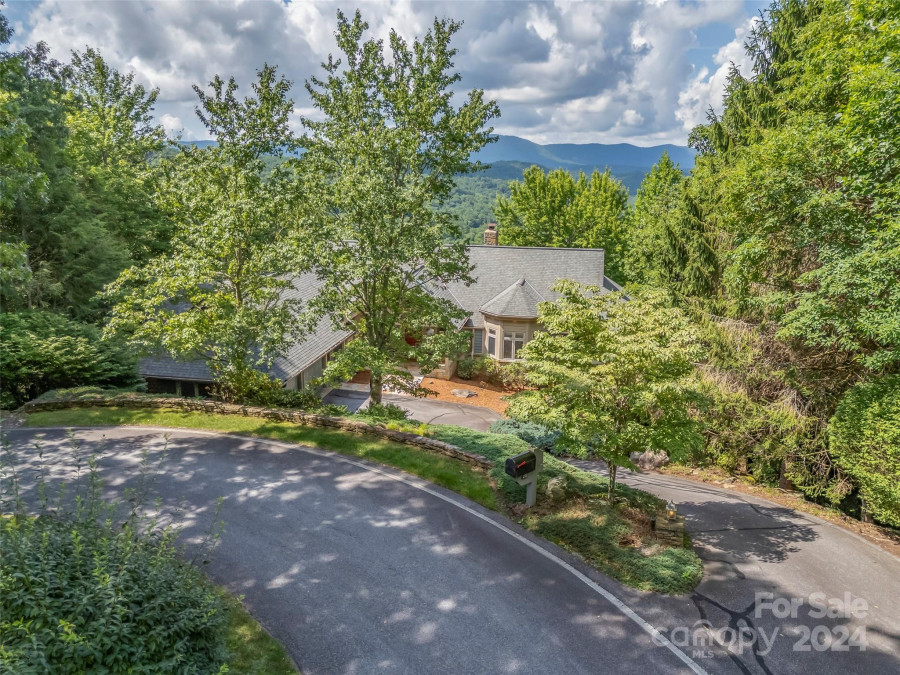 213 Bent Pine Tc Hendersonville, NC 28739