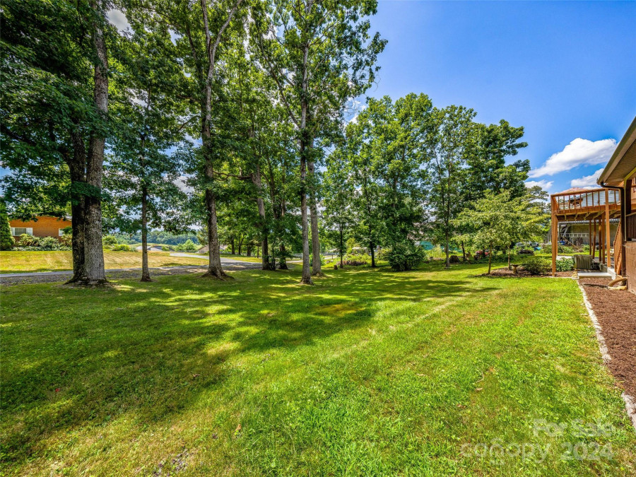 29 Tall Oaks Rd Candler, NC 28715