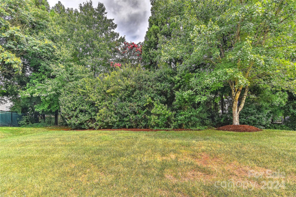 1027 Elsmore Dr Matthews, NC 28104