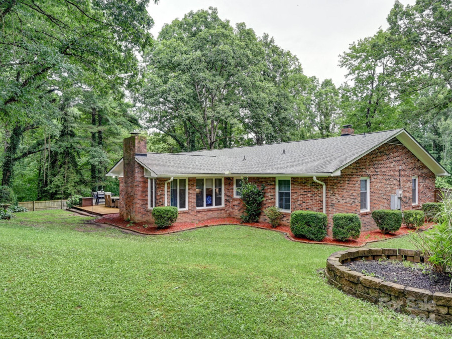 3221 Debbie Dr Hendersonville, NC 28791