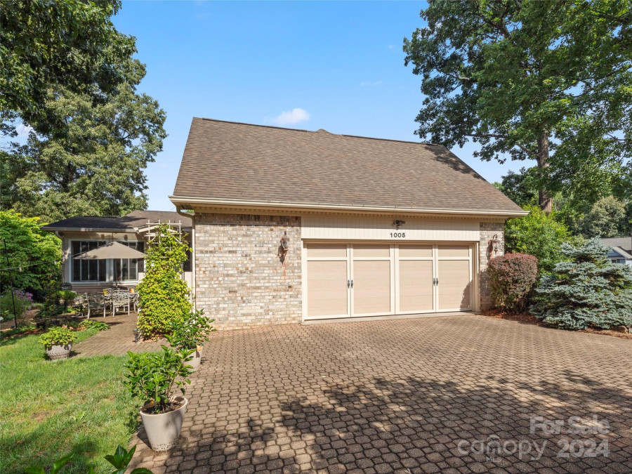 1005 Windsor Dr Asheville, NC 28803