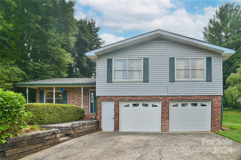 20 Westside Dr Etowah, NC 28729