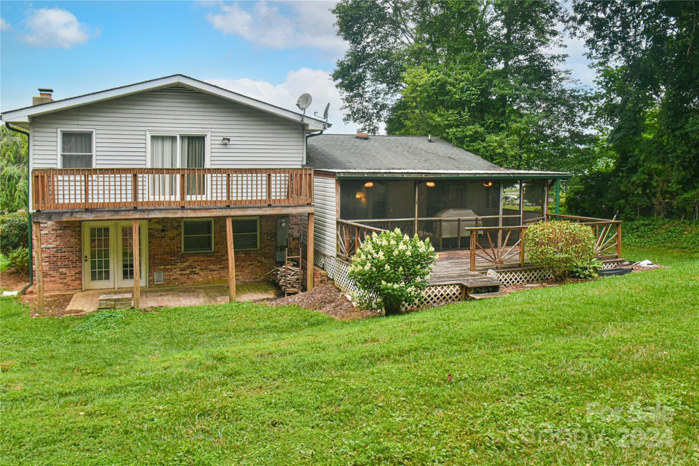 20 Westside Dr Etowah, NC 28729