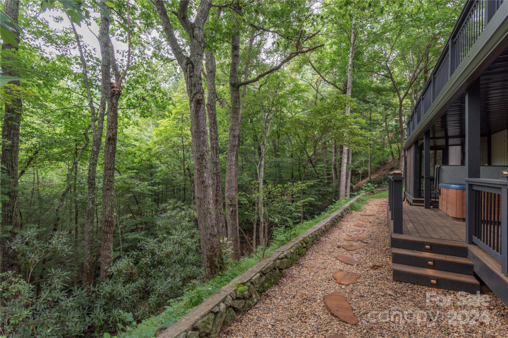 409 Sondley Woods Pl Asheville, NC 28805