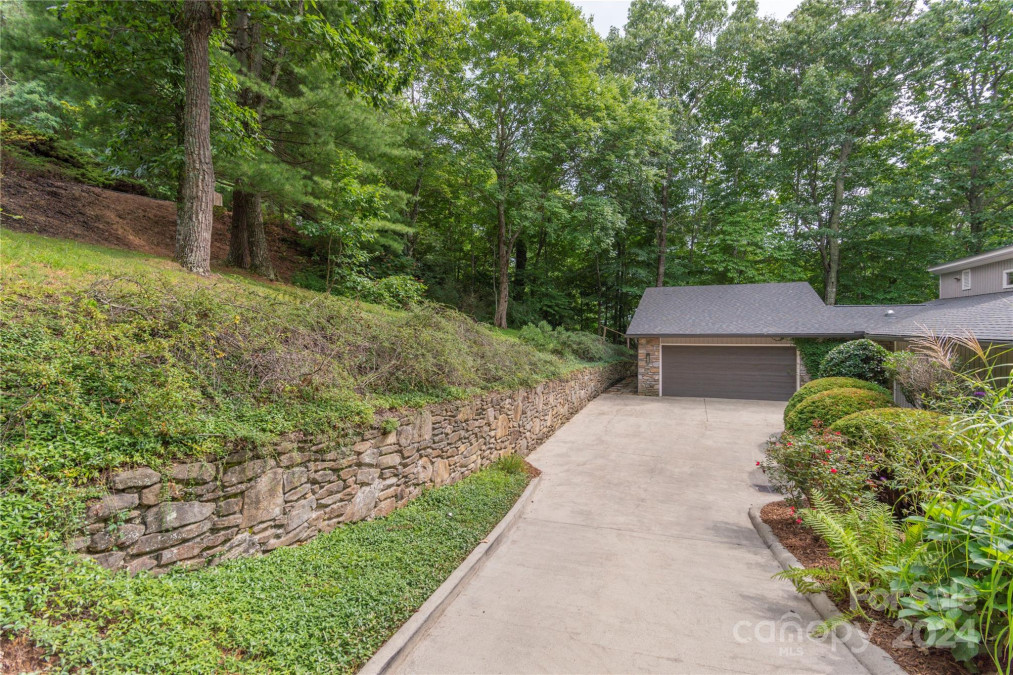 409 Sondley Woods Pl Asheville, NC 28805