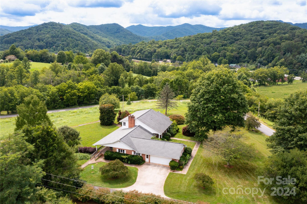 30 Lon Israel Rd Candler, NC 28715