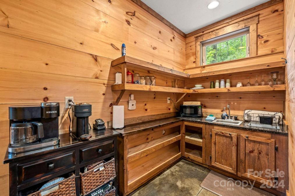 208 Heady Mountain Rd Cashiers, NC 28717