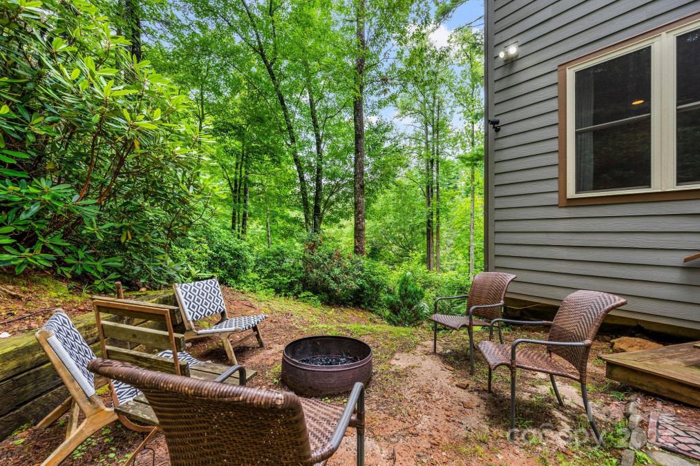 208 Heady Mountain Rd Cashiers, NC 28717