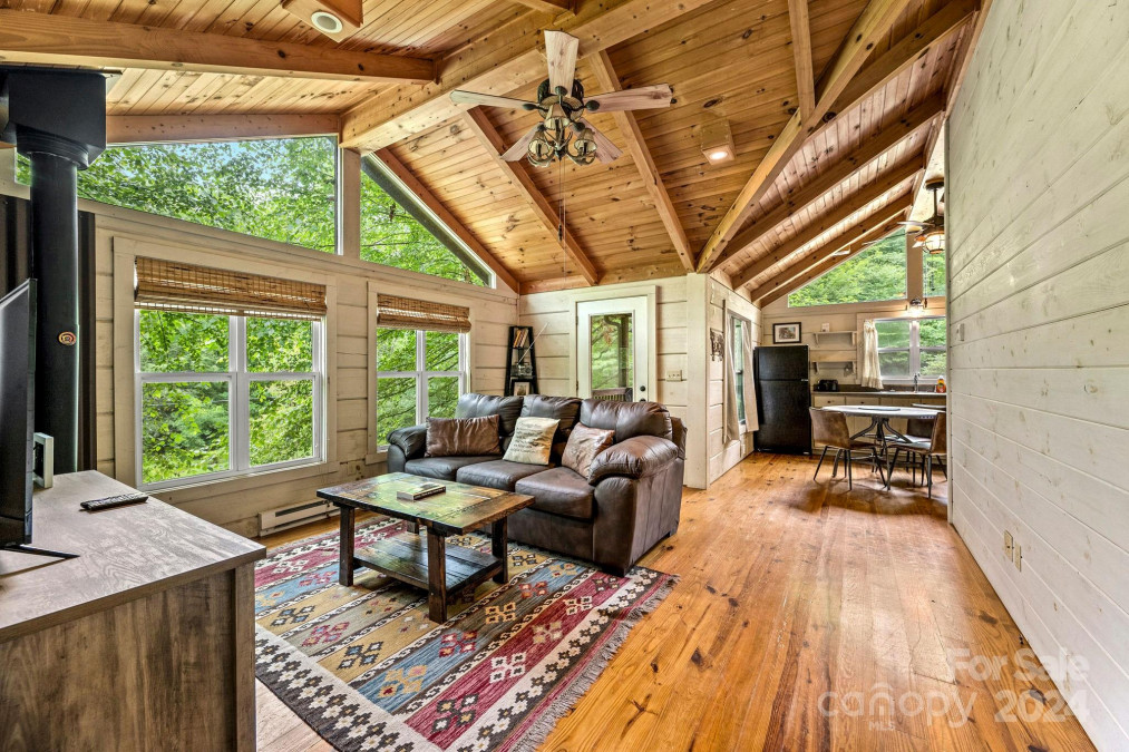 208 Heady Mountain Rd Cashiers, NC 28717