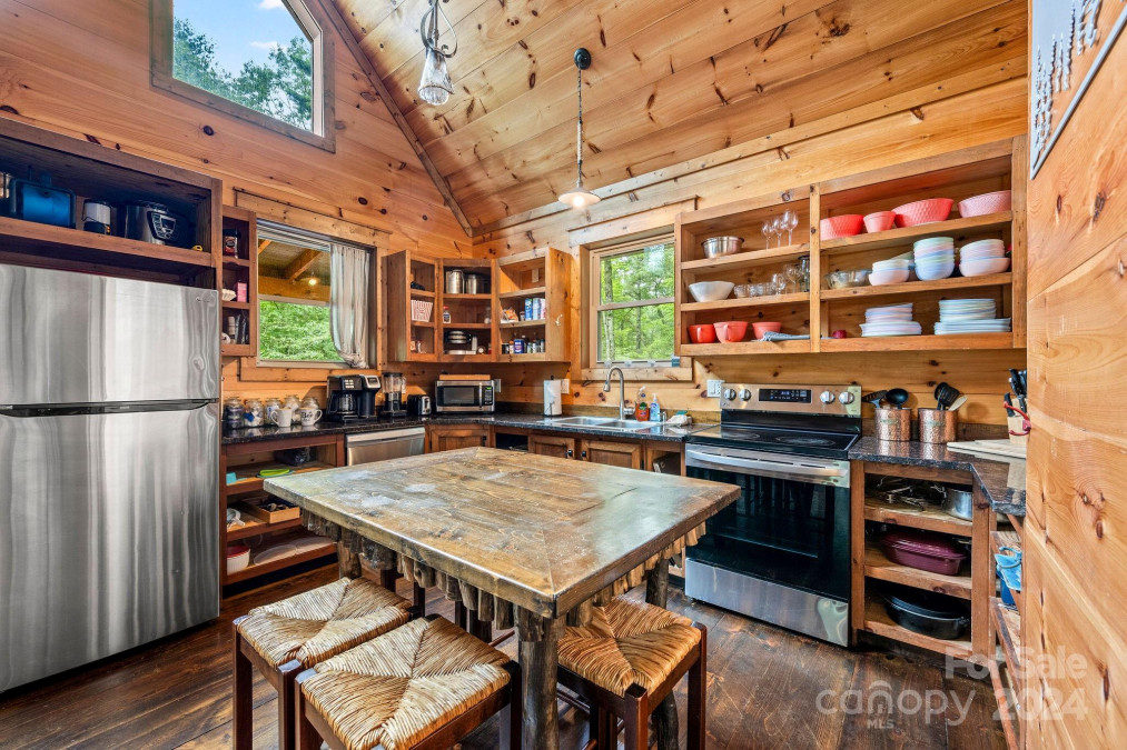 208 Heady Mountain Rd Cashiers, NC 28717