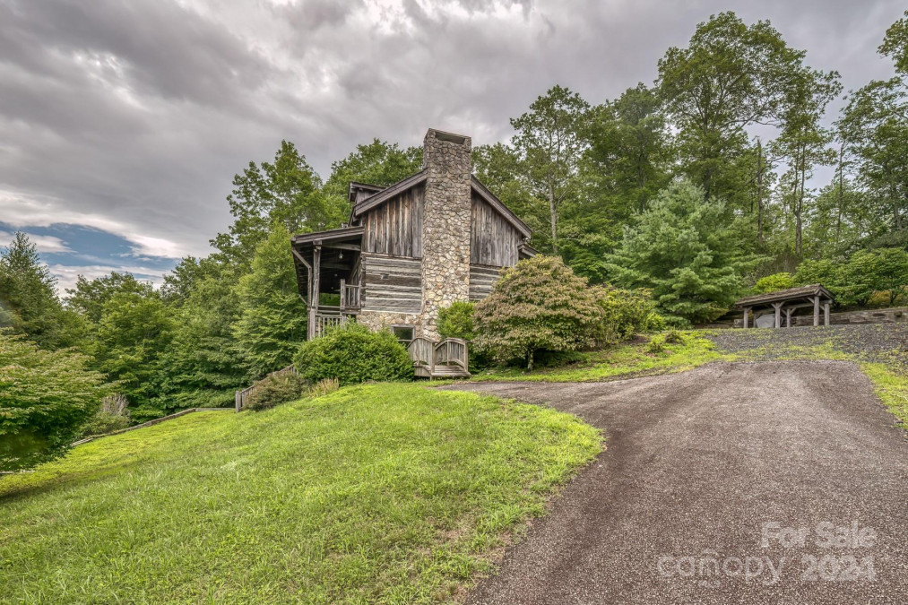 184 Dover Ln Spruce Pine, NC 28777