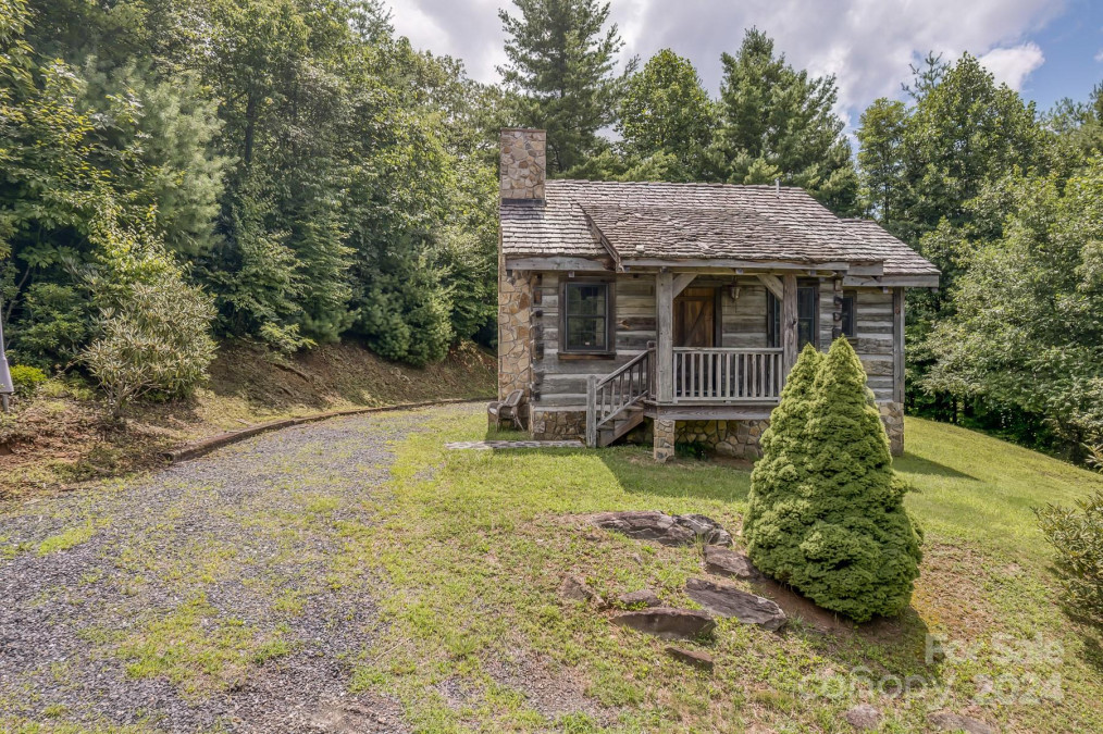 184 Dover Ln Spruce Pine, NC 28777