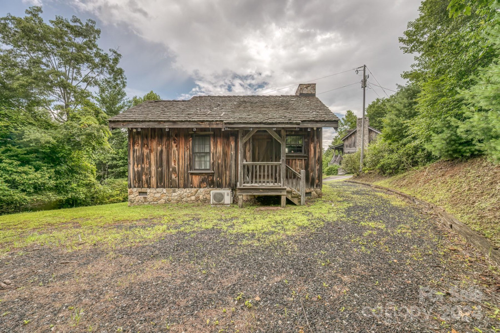 184 Dover Ln Spruce Pine, NC 28777