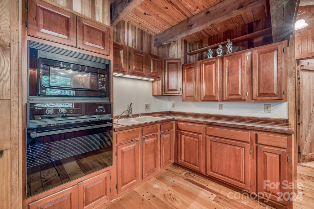 184 Dover Ln Spruce Pine, NC 28777