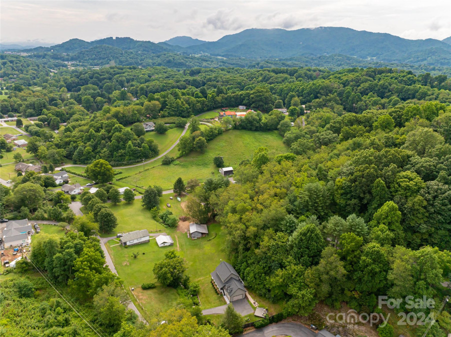 144 Golf Course Rd Waynesville, NC 28786