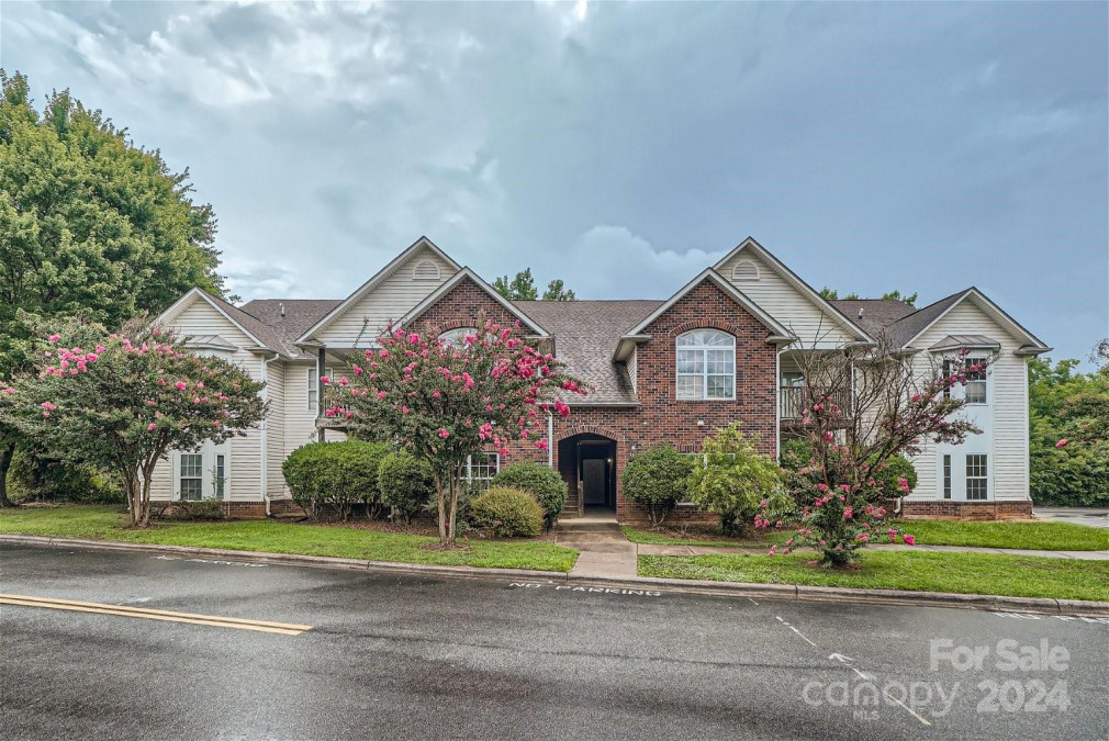 2519 Carya Pond Ln Charlotte, NC 28212