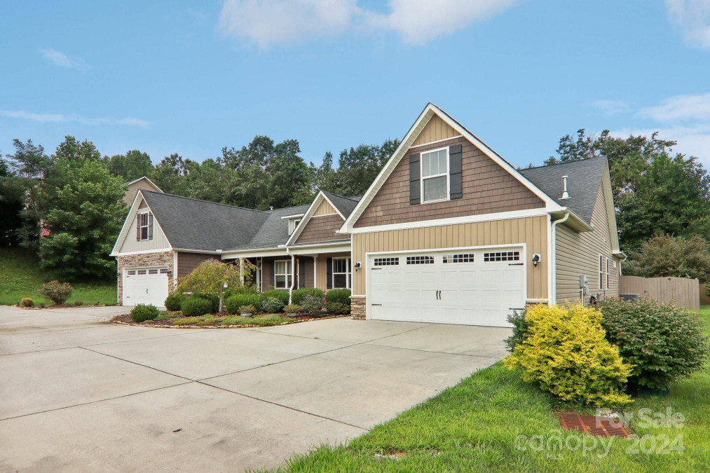 132 Half Moon Trl Hendersonville, NC 28792