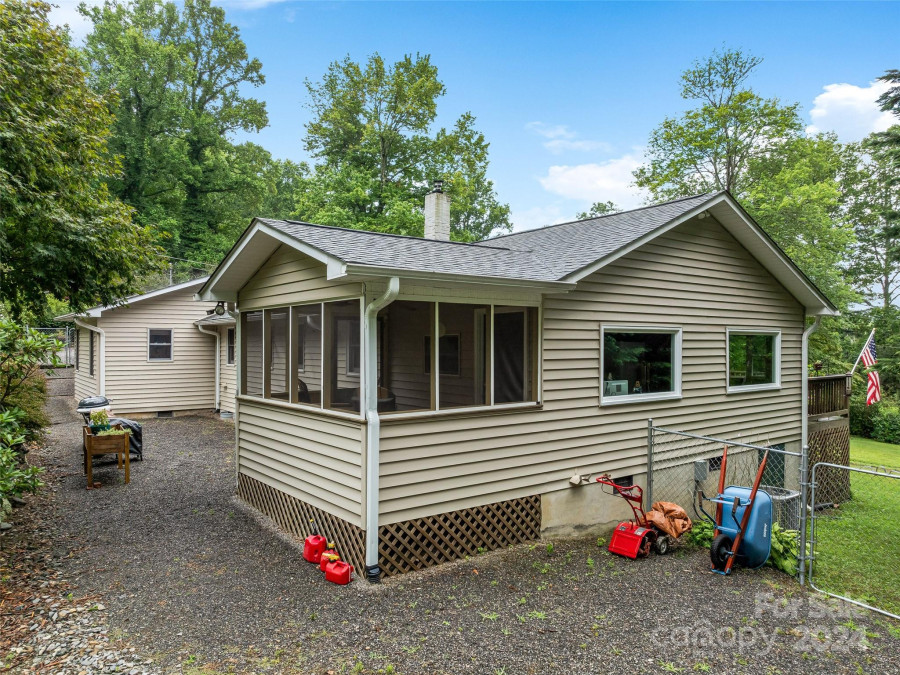 128 Summer Haven Rd Swannanoa, NC 28778