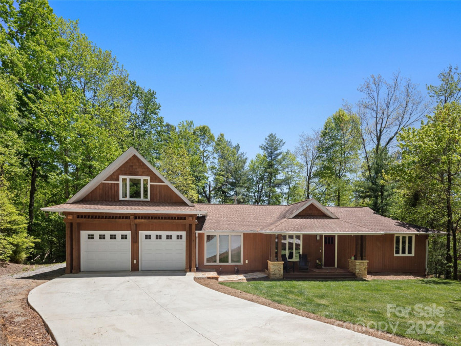 376 Whispering Woods Dr Saluda, NC 28773