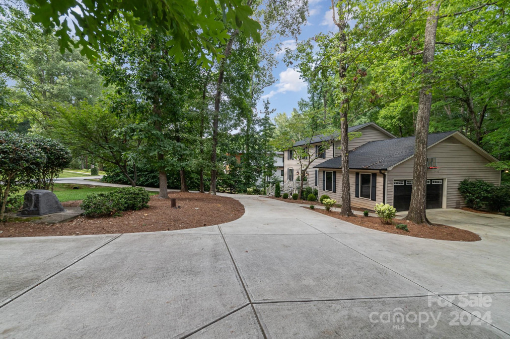 5610 Camelot Dr Charlotte, NC 28270