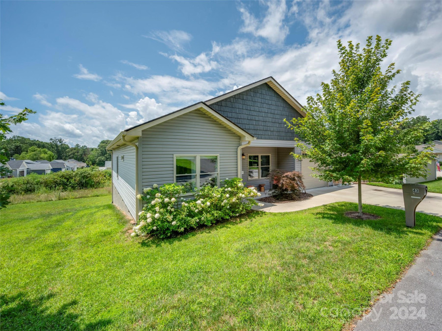 43 Middle St Hendersonville, NC 28792