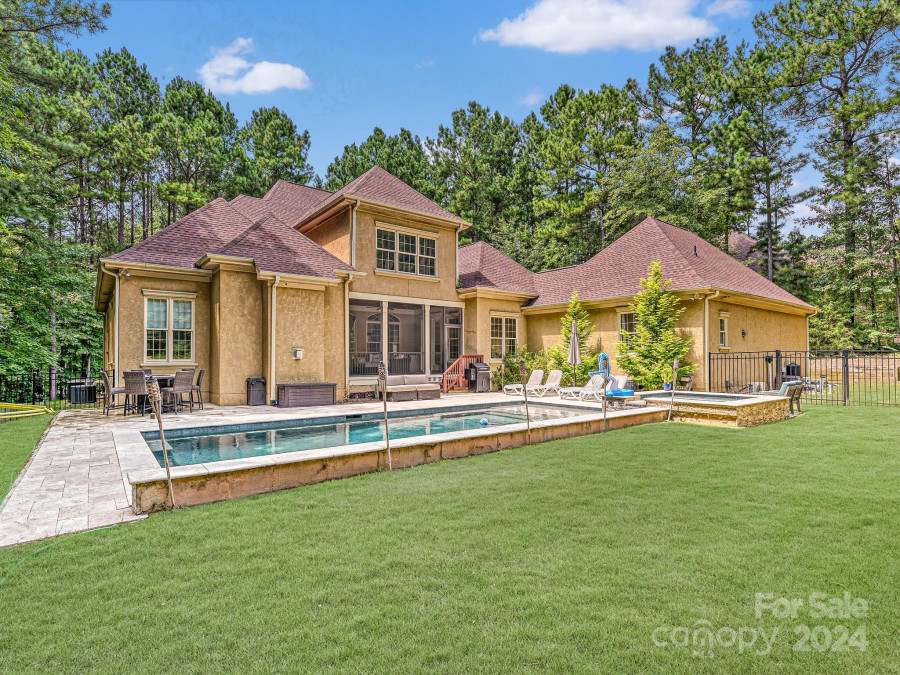 4046 Country Overlook Dr Fort Mill, SC 29715