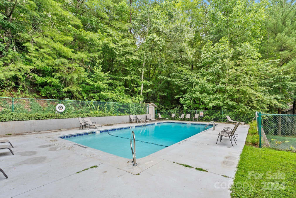 3 Azalea Ter Asheville, NC 28803